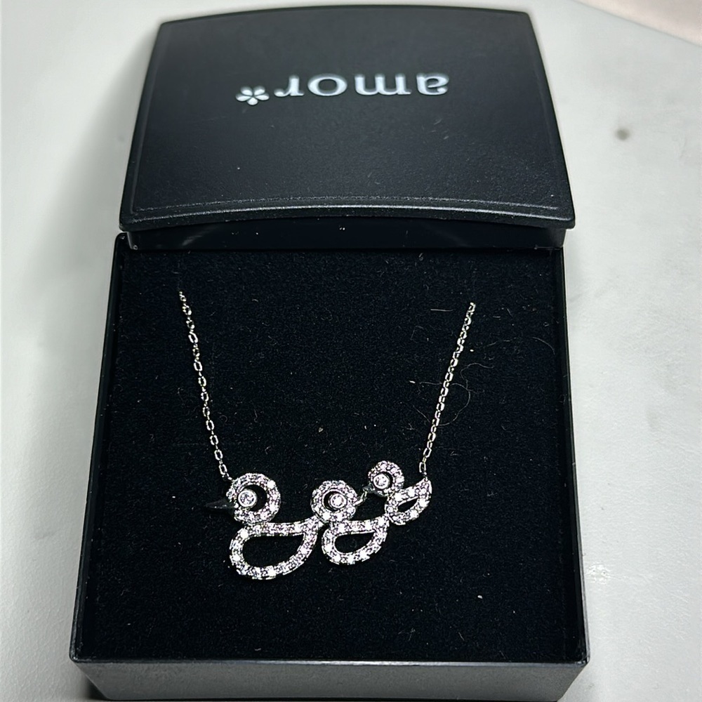 Mama ducky, and her baby duckies 2 necklace